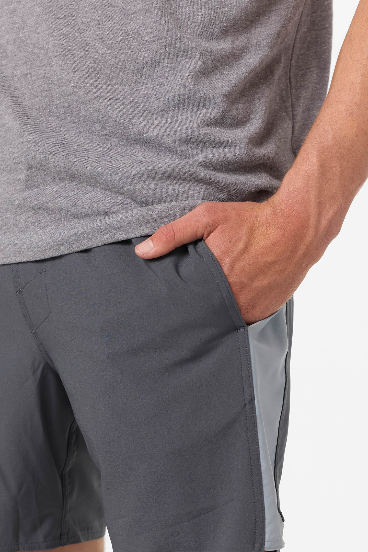 Perform Light Tech Panel Lined Elastic Waist 17 Hybrid Shorts - Image 6